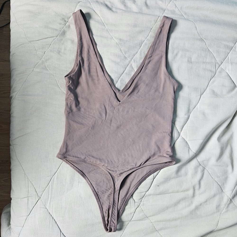 BABATON Contour V-neck Bodysuit Taupe Brown Thong Back Small Aritzia - Picture 4 of 7